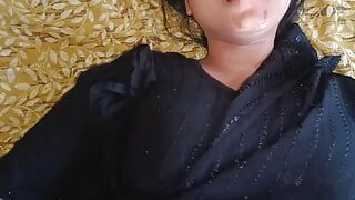 Gawo ki desi ladki ke muhe me diya apna Lund usake baad dogy style me choda