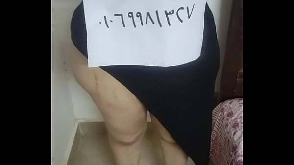 صاحب المكتبه خد البت إلى شغاله عنده فى المخزن