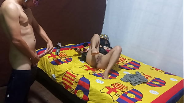ENCONTRE A MI MADRASTRA GRABANDOSE  EROTICAMENTE EN MI DEPARTAMENTO, LUEGO ME PIDIO AYUDA PARA COMPLETAR EL VIDEO!! PORNO REAL CASERO. FINAL CON SEXO DE VERANO